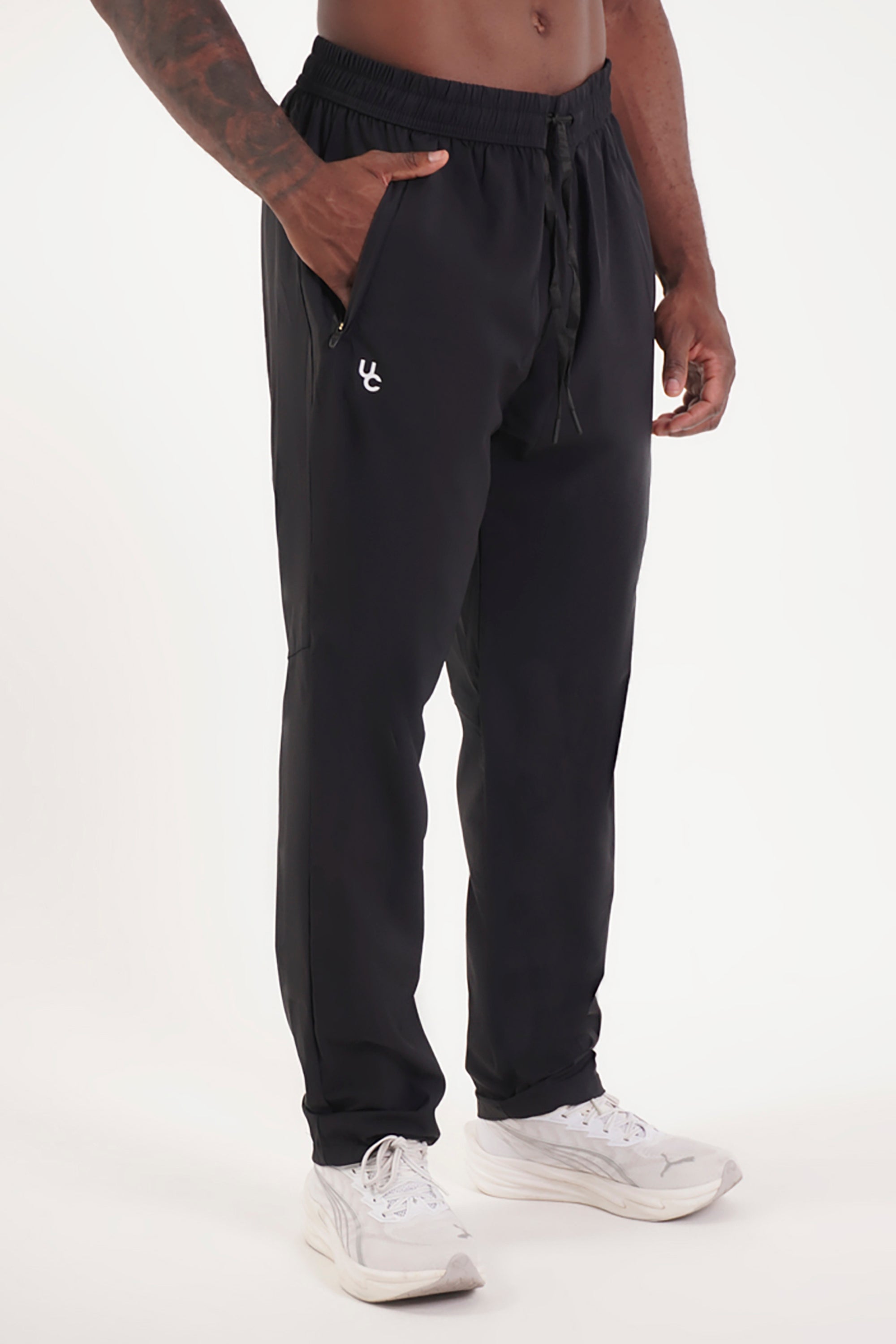UC025 Summit Joggers - Black