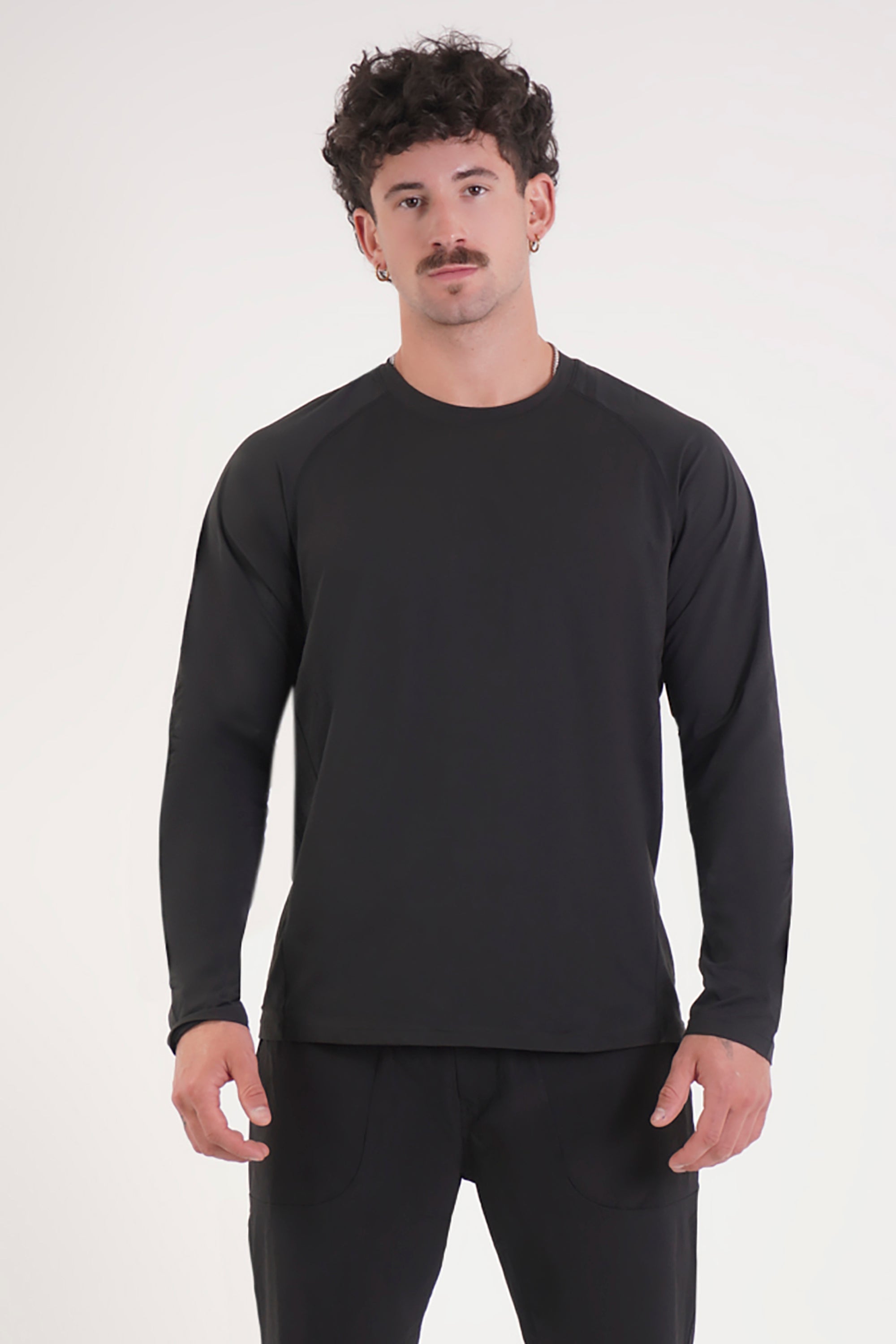UC032 Summit Longsleeve - Black