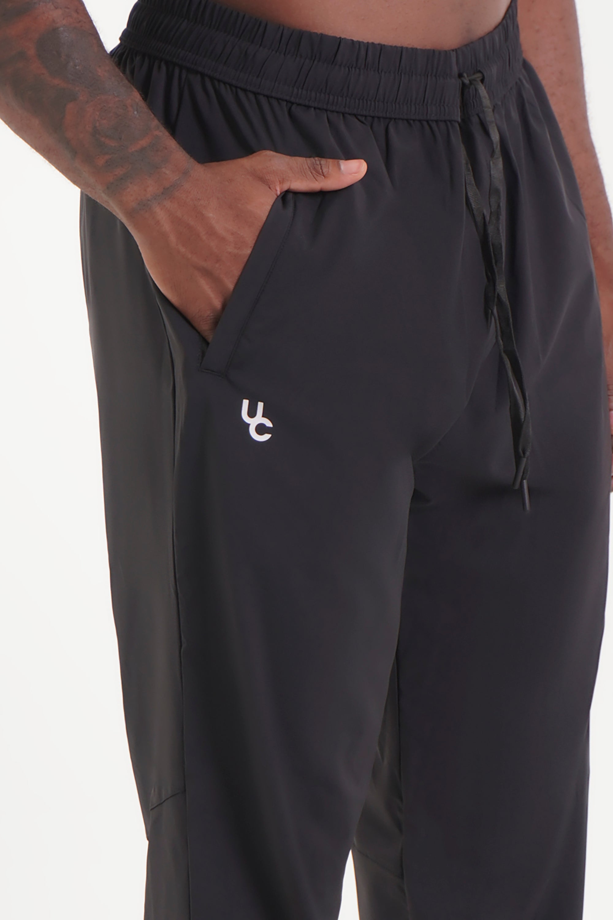 UC025 Summit Joggers - Black