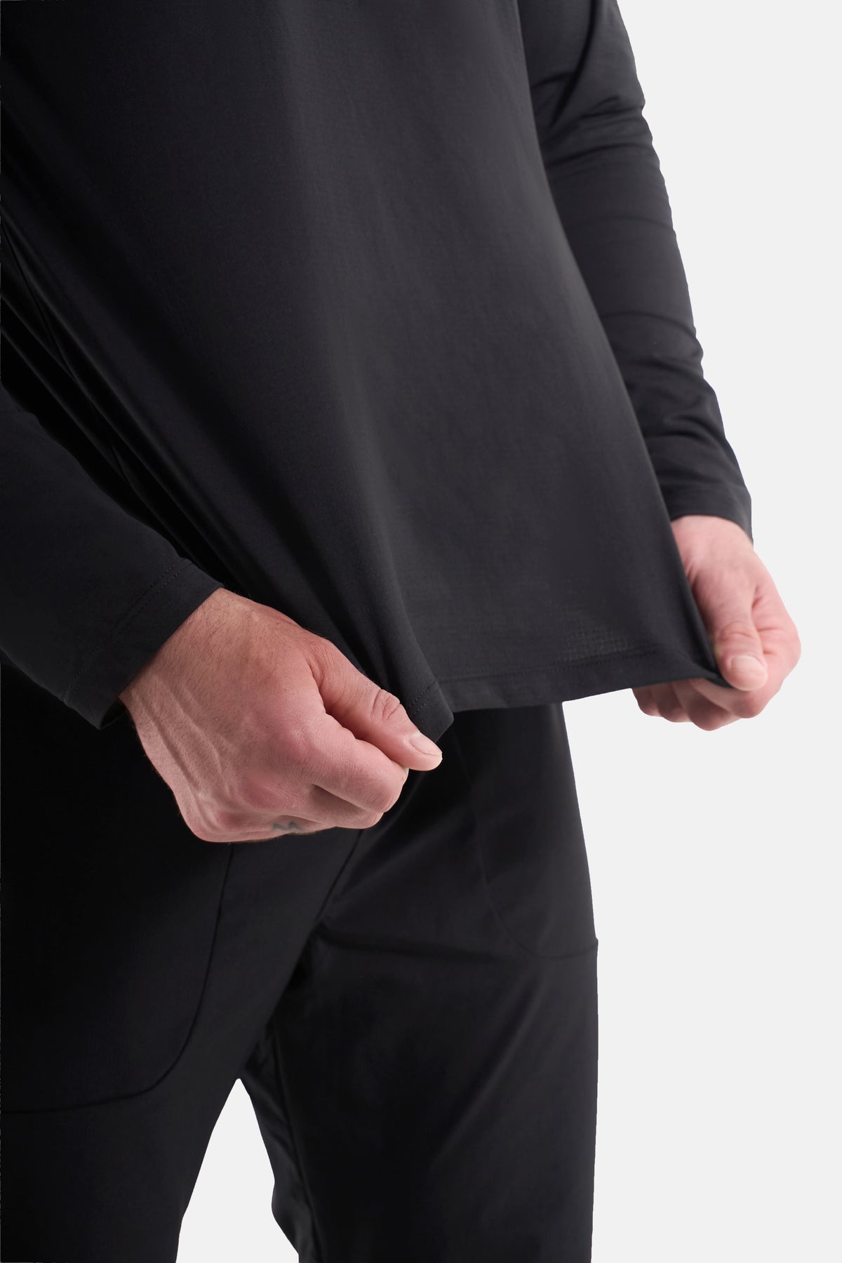 UC032 Summit Long Sleeve - Black